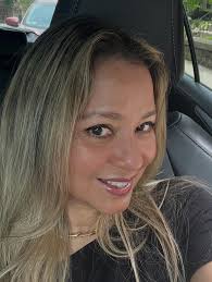 <em>Catherine Farias</em>